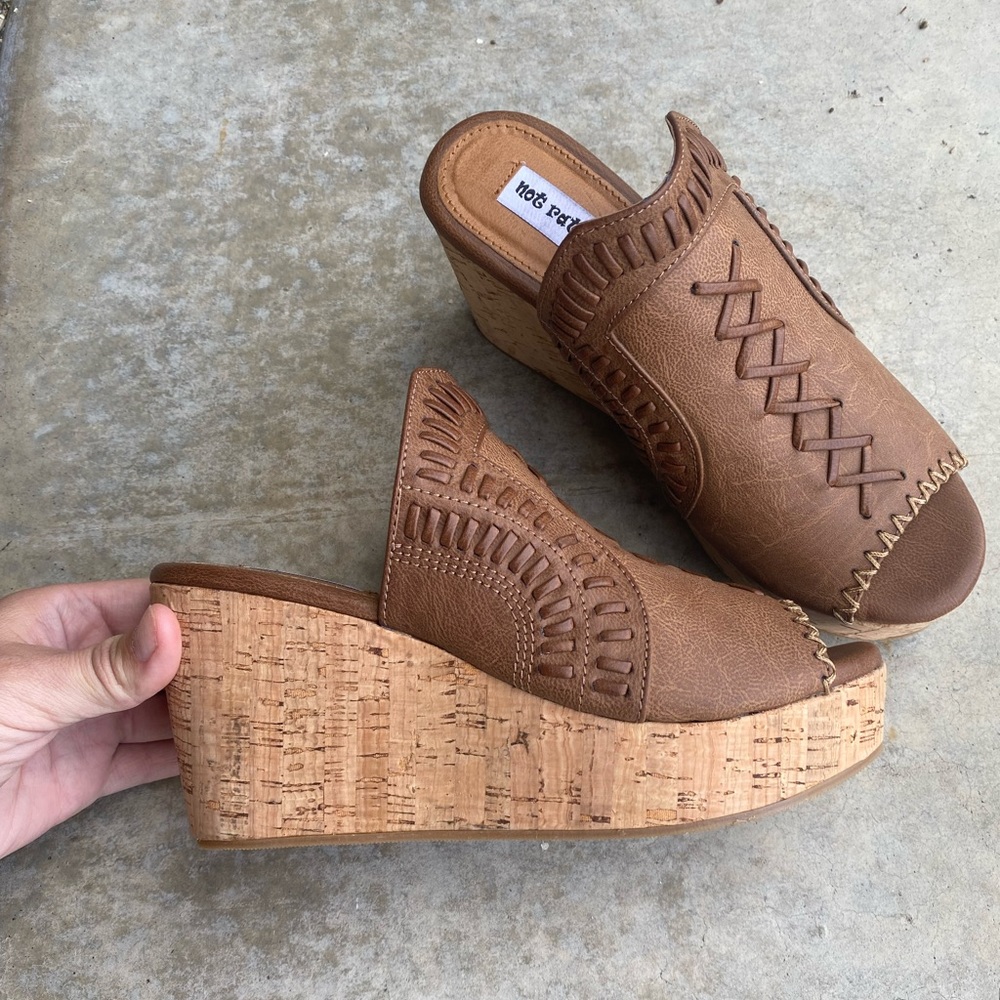 Women’s shoes